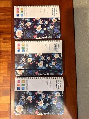 Floral Academic Planner 26/27 - New Navy Blue with Pink & Cream Flowers